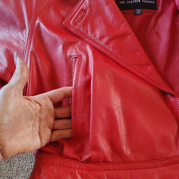 Vintage Wilson Women's Vibrant Red Leather Jacket Size XS - Picture 5 of 13